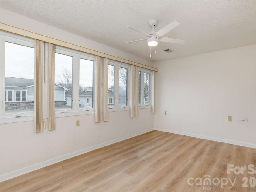 228 Dartcrest Drive, Hendersonville, NC 28792.  MLS# CAR4341599, YatesRealty ID 2279. 