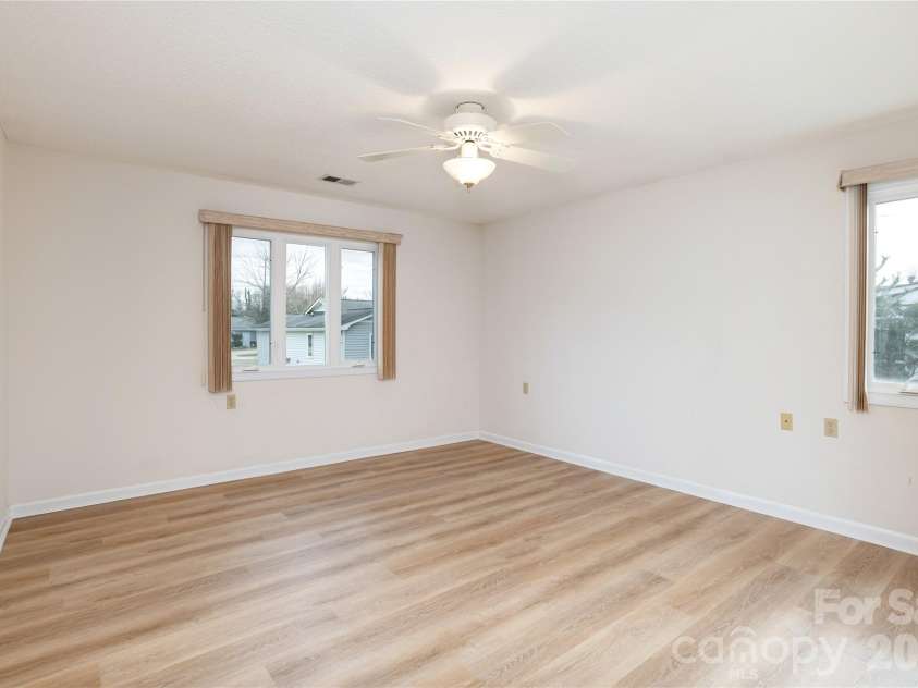 228 Dartcrest Drive, Hendersonville, NC 28792.  MLS# CAR4341599, YatesRealty ID 2279. 