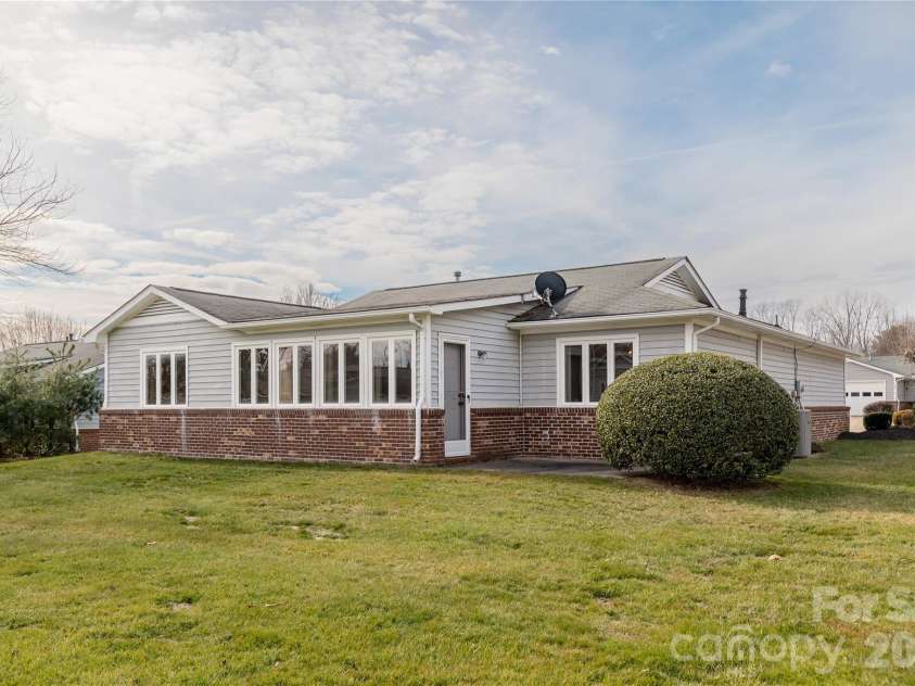 228 Dartcrest Drive, Hendersonville, NC 28792.  MLS# CAR4341599, YatesRealty ID 2279. 