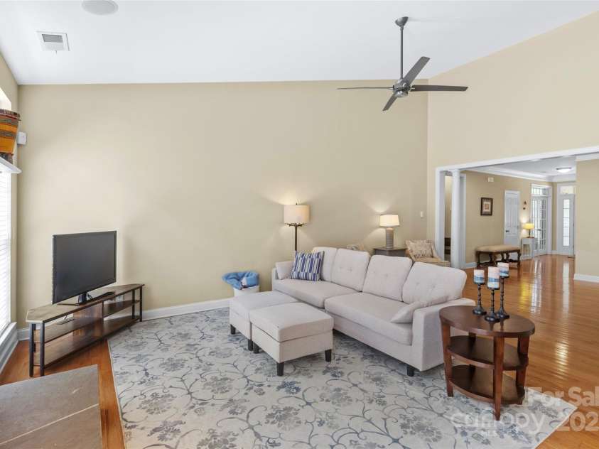 1119 Williamstown Road, Matthews, NC 28105.  MLS# CAR4271632, YatesRealty ID 22791. Great Room