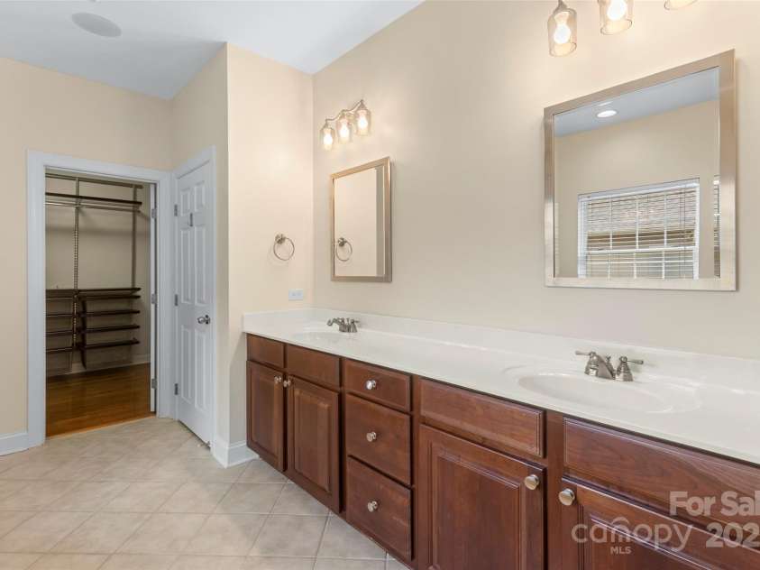1119 Williamstown Road, Matthews, NC 28105.  MLS# CAR4271632, YatesRealty ID 22791. Primary Bath