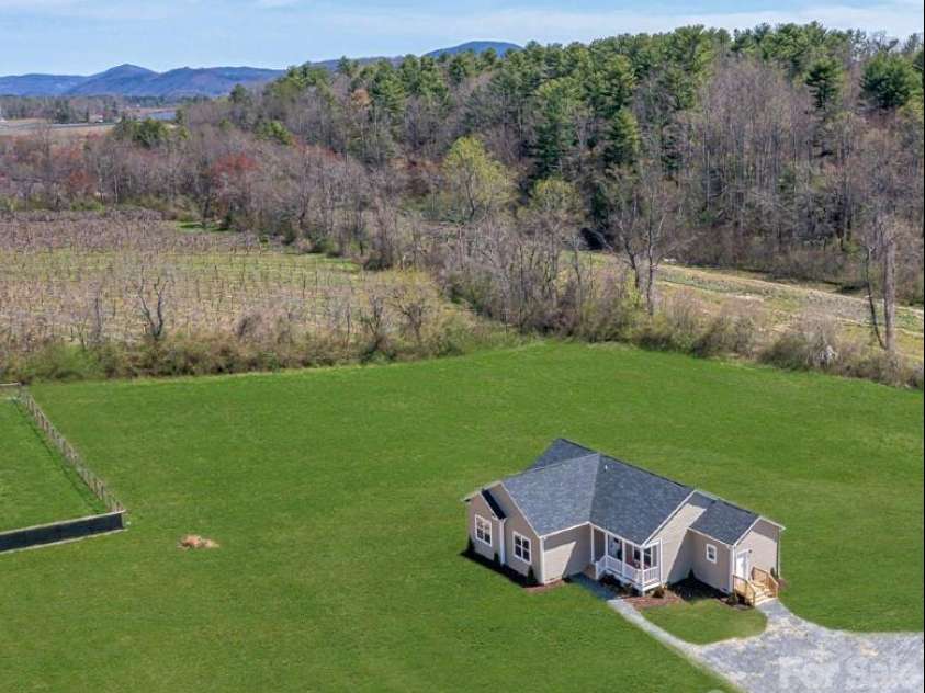 139 Mullinax Drive, Hendersonville, NC 28792.  MLS# CAR4369698, YatesRealty ID 22792. 