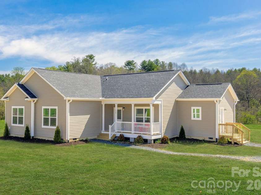 139 Mullinax Drive, Hendersonville, NC 28792.  MLS# CAR4369698, YatesRealty ID 22792. NEW CONSTRUCTION nestled on a perfectly flat lot. Virtually Enhanced Lawn.
