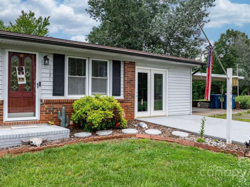 1691 Hill River Road, Hiddenite, NC 28636.  MLS# CAR4264524, YatesRealty ID 22792. 