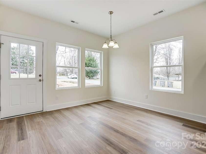 2313 Main Street, Kannapolis, NC 28081.  MLS# CAR4232868, YatesRealty ID 22796. Dining Area