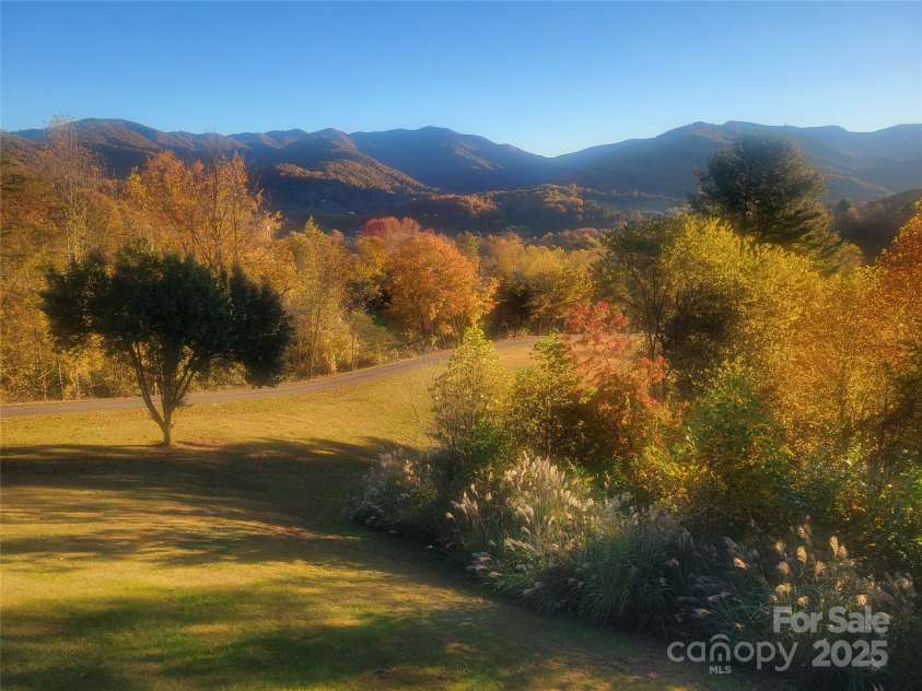 126 Hillcrest Drive, Barnardsville, NC 28709.  MLS# CAR4231106, YatesRealty ID 2280. 