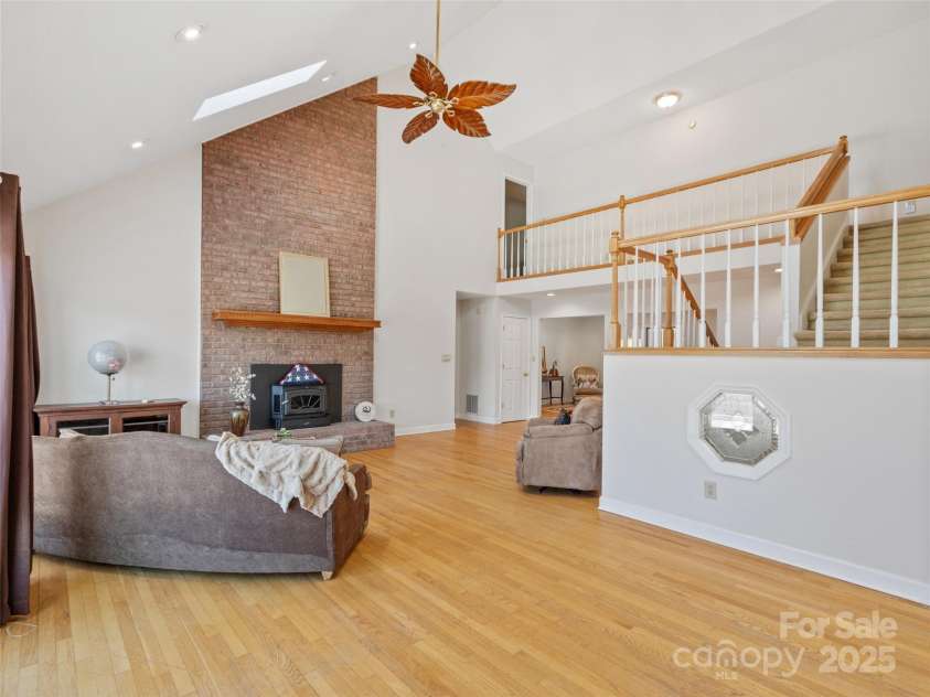 126 Hillcrest Drive, Barnardsville, NC 28709.  MLS# CAR4231106, YatesRealty ID 2280. 