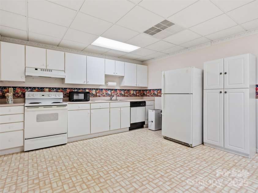 126 Hillcrest Drive, Barnardsville, NC 28709.  MLS# CAR4231106, YatesRealty ID 2280. 