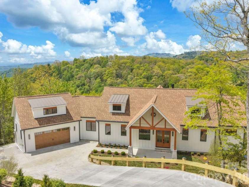 380 Greystone Drive, Boone, NC 28607.  MLS# CAR4367941, YatesRealty ID 22800. 