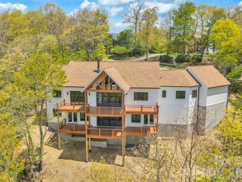 380 Greystone Drive, Boone, NC 28607.  MLS# CAR4367941, YatesRealty ID 22800. 