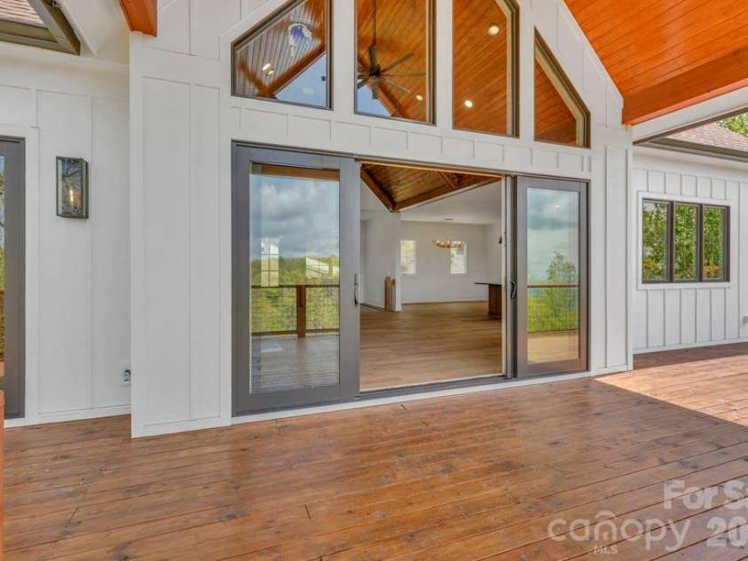 380 Greystone Drive, Boone, NC 28607.  MLS# CAR4367941, YatesRealty ID 22800. 