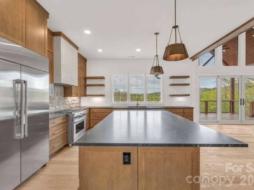 380 Greystone Drive, Boone, NC 28607.  MLS# CAR4367941, YatesRealty ID 22800. 
