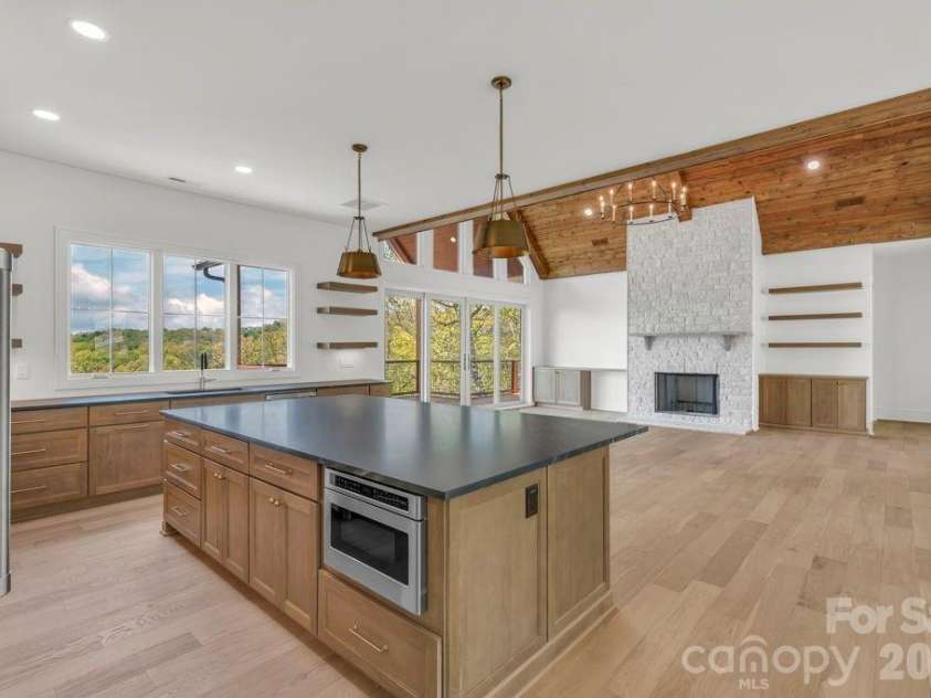 380 Greystone Drive, Boone, NC 28607.  MLS# CAR4367941, YatesRealty ID 22800. 