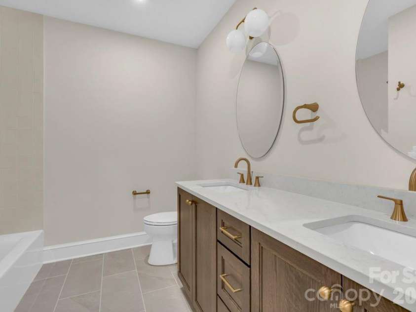 380 Greystone Drive, Boone, NC 28607.  MLS# CAR4367941, YatesRealty ID 22800. Lower-level full bath
