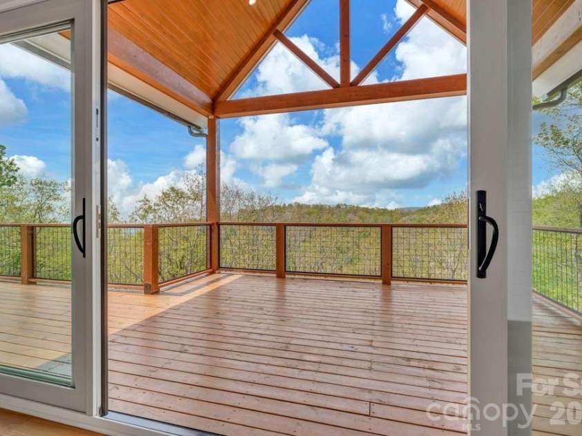 380 Greystone Drive, Boone, NC 28607.  MLS# CAR4367941, YatesRealty ID 22800. Main-level deck
