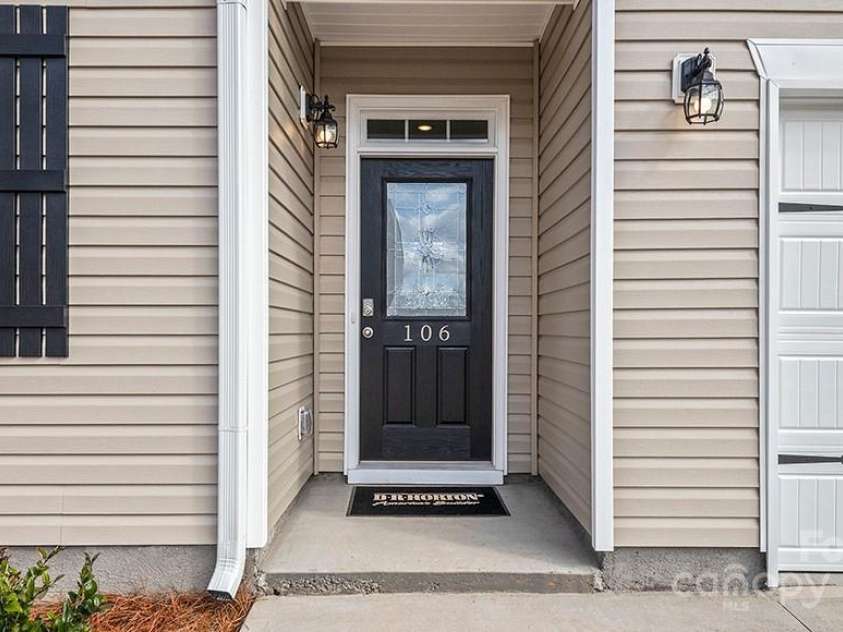 4607 Harris Elliot Road, Lincolnton, NC 28092.  MLS# CAR4263605, YatesRealty ID 22800. 