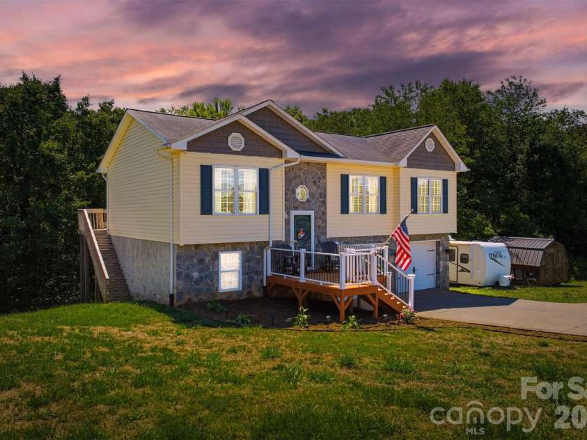 4240 Hickory Nut Ridge Road, Hudson, NC 28638.  MLS# CAR4369754, YatesRealty ID 22802. 