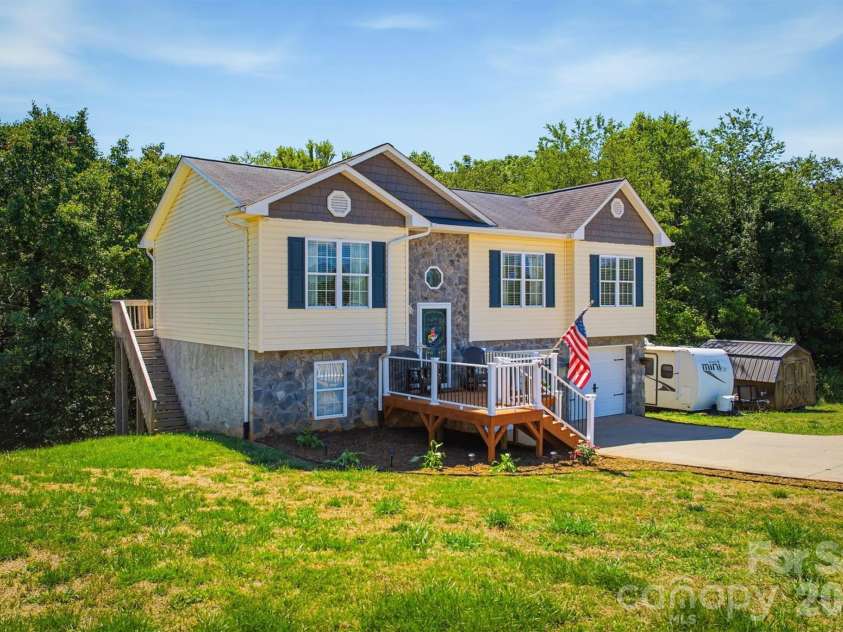 4240 Hickory Nut Ridge Road, Hudson, NC 28638.  MLS# CAR4369754, YatesRealty ID 22802. 