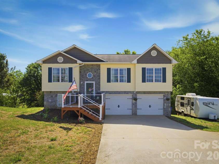 4240 Hickory Nut Ridge Road, Hudson, NC 28638.  MLS# CAR4369754, YatesRealty ID 22802. 