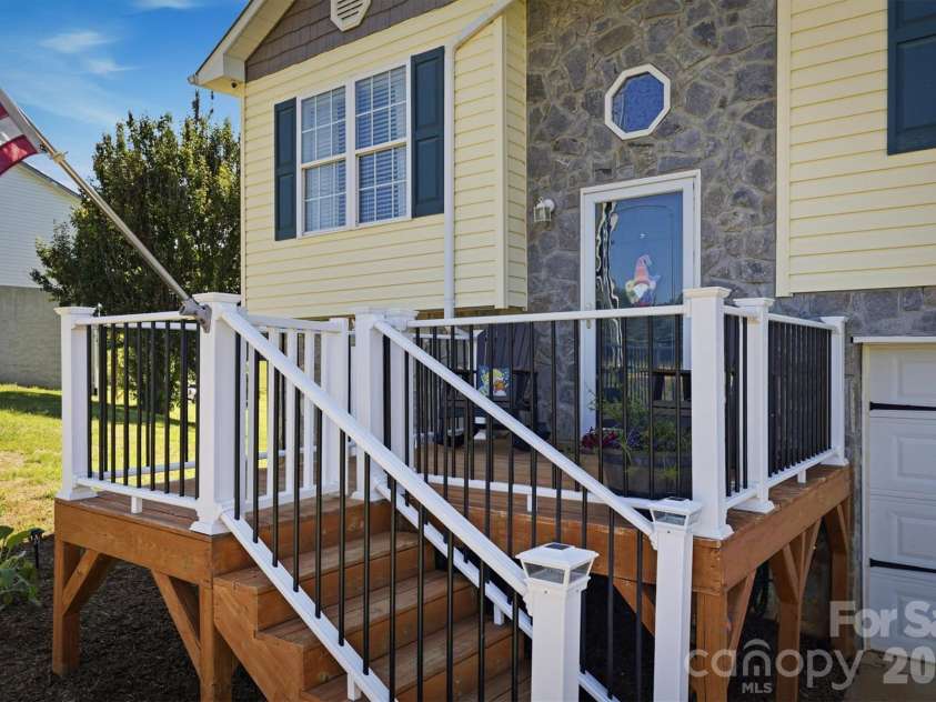 4240 Hickory Nut Ridge Road, Hudson, NC 28638.  MLS# CAR4369754, YatesRealty ID 22802. 