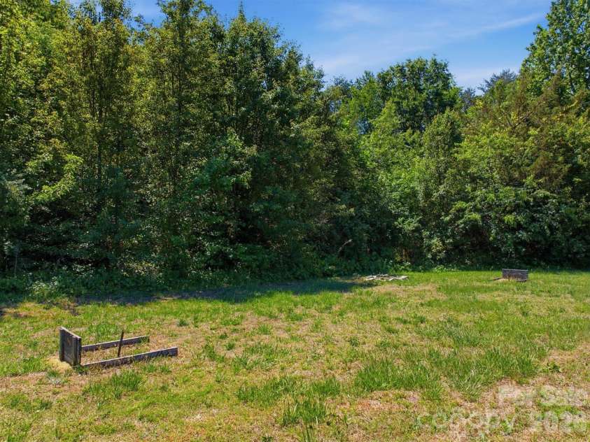 4240 Hickory Nut Ridge Road, Hudson, NC 28638.  MLS# CAR4369754, YatesRealty ID 22802. 