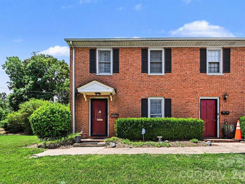 8030 Regent Park Lane, Charlotte, NC 28210.  MLS# CAR4381894, YatesRealty ID 22804. 