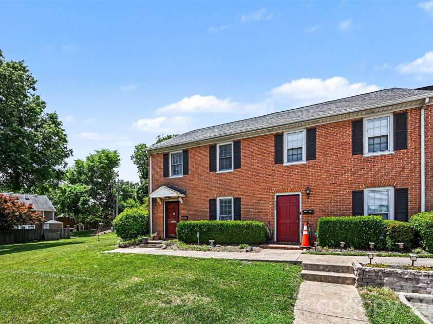 8030 Regent Park Lane, Charlotte, NC 28210.  MLS# CAR4381894, YatesRealty ID 22804. 