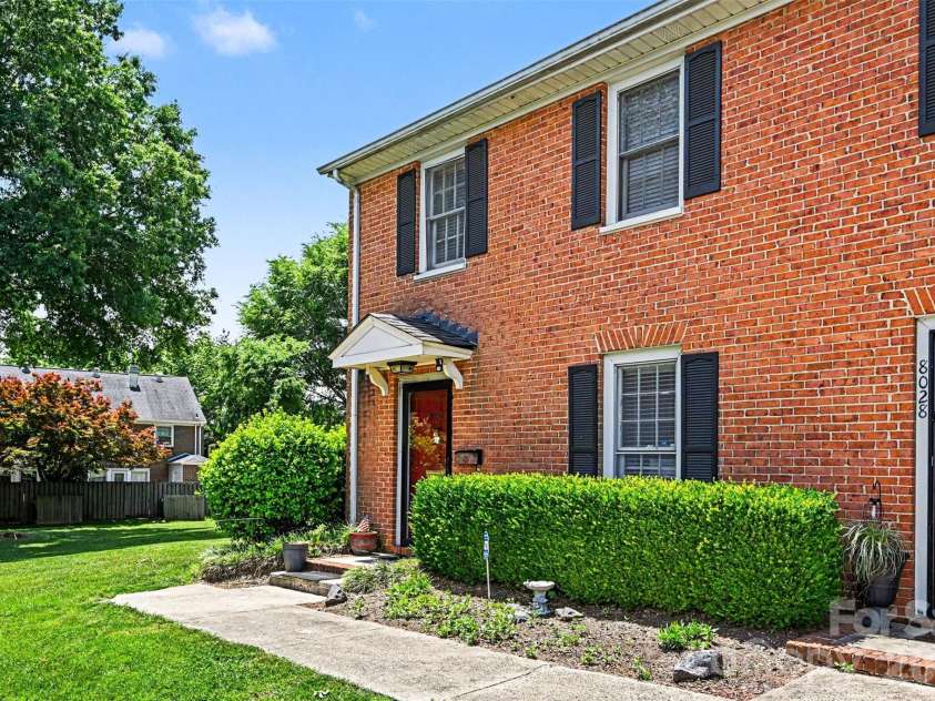 8030 Regent Park Lane, Charlotte, NC 28210.  MLS# CAR4381894, YatesRealty ID 22804. 