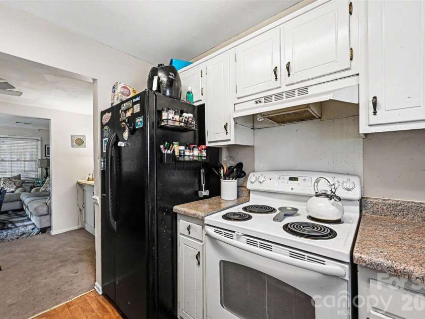 8030 Regent Park Lane, Charlotte, NC 28210.  MLS# CAR4381894, YatesRealty ID 22804. 