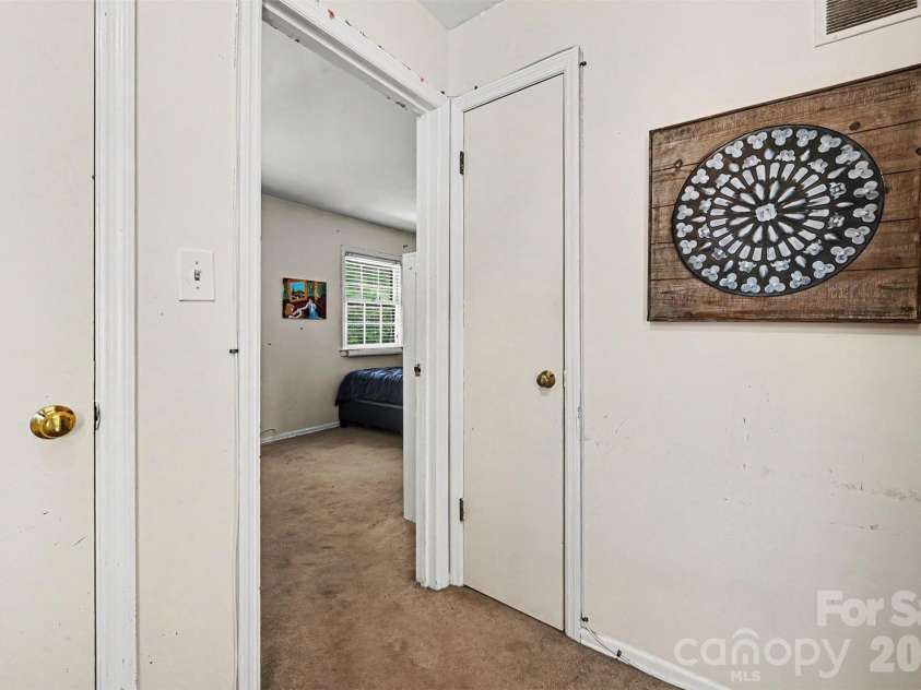 8030 Regent Park Lane, Charlotte, NC 28210.  MLS# CAR4381894, YatesRealty ID 22804. 