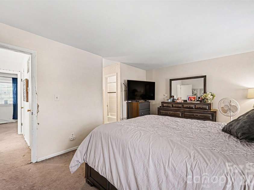 8030 Regent Park Lane, Charlotte, NC 28210.  MLS# CAR4381894, YatesRealty ID 22804. 
