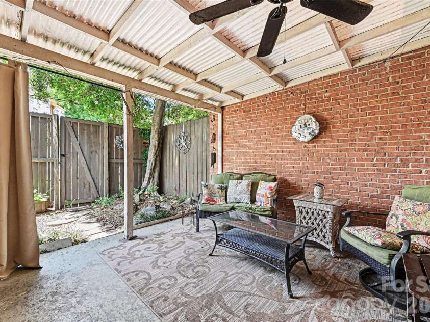 8030 Regent Park Lane, Charlotte, NC 28210.  MLS# CAR4381894, YatesRealty ID 22804. 