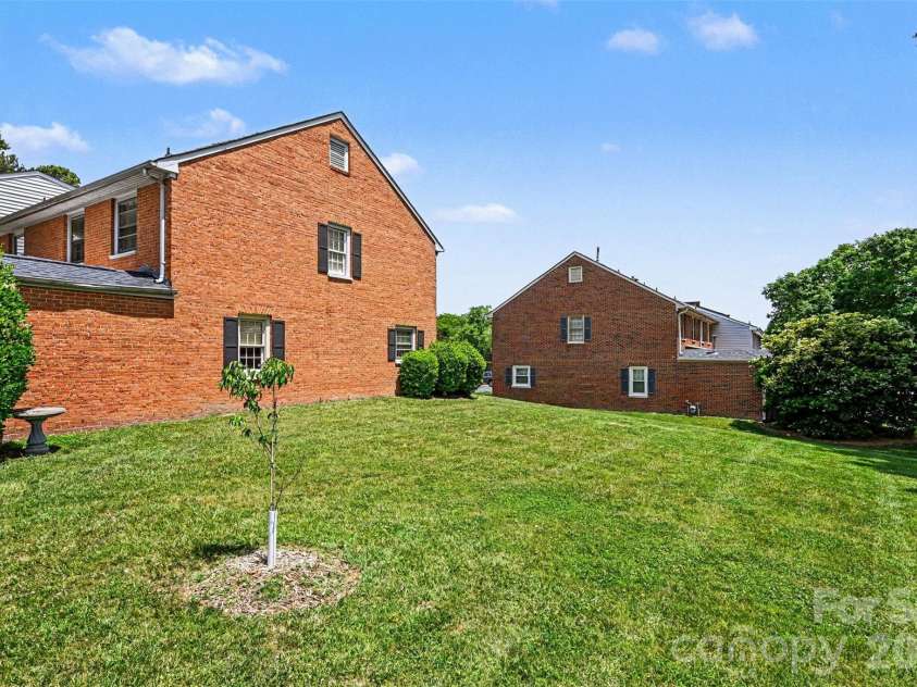 8030 Regent Park Lane, Charlotte, NC 28210.  MLS# CAR4381894, YatesRealty ID 22804. 