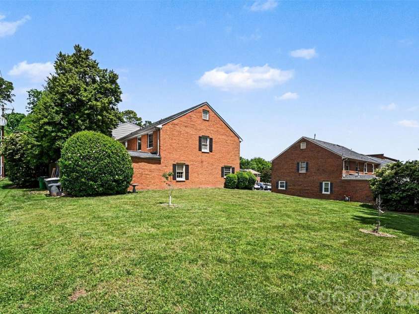 8030 Regent Park Lane, Charlotte, NC 28210.  MLS# CAR4381894, YatesRealty ID 22804. 