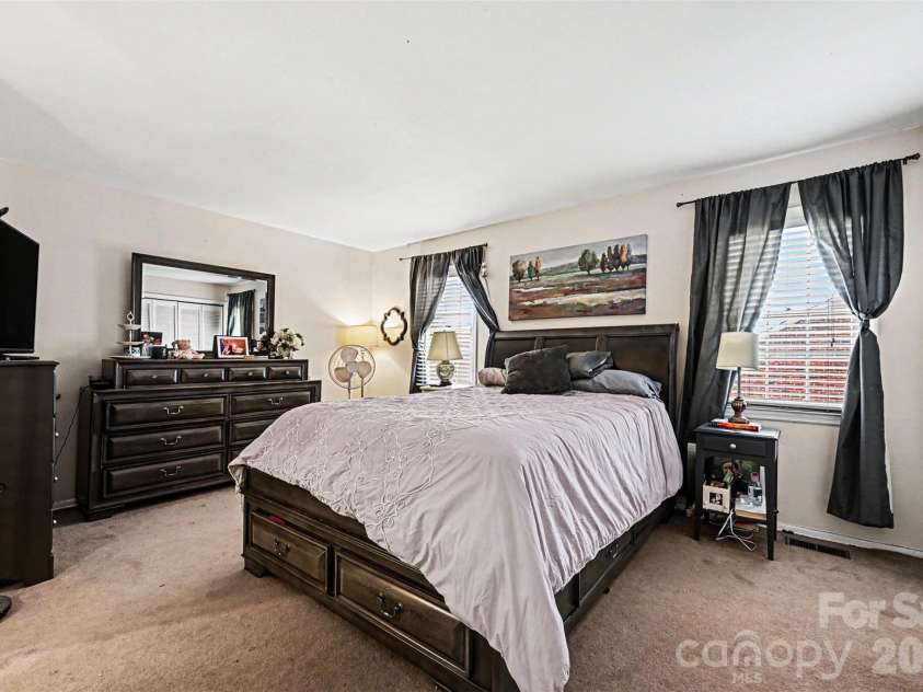 8030 Regent Park Lane, Charlotte, NC 28210.  MLS# CAR4381894, YatesRealty ID 22804. Master Bedroom