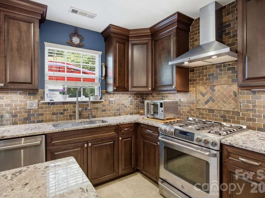 198 Glenn Allen Road, Mooresville, NC 28115.  MLS# CAR4382686, YatesRealty ID 22805. 