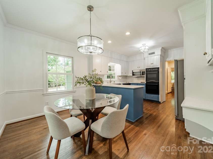 532 Courtney Lane, Matthews, NC 28105.  MLS# CAR4252271, YatesRealty ID 22805. Breakfast area in the Kitchen
