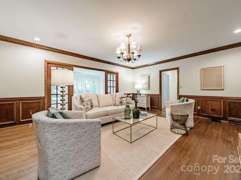 532 Courtney Lane, Matthews, NC 28105.  MLS# CAR4252271, YatesRealty ID 22805. Family Room looking out into the sunroom and mature landscaping of large backyard.