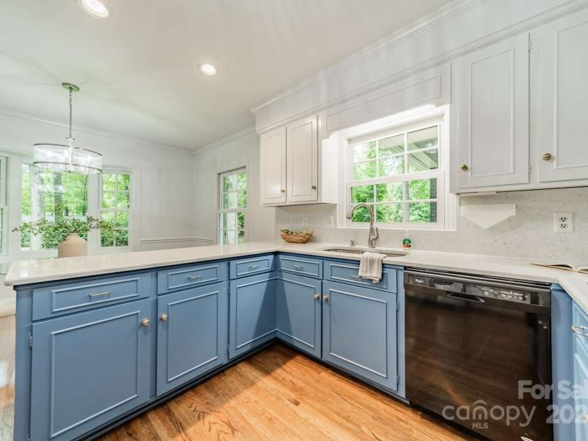 532 Courtney Lane, Matthews, NC 28105.  MLS# CAR4252271, YatesRealty ID 22805. Kitchen