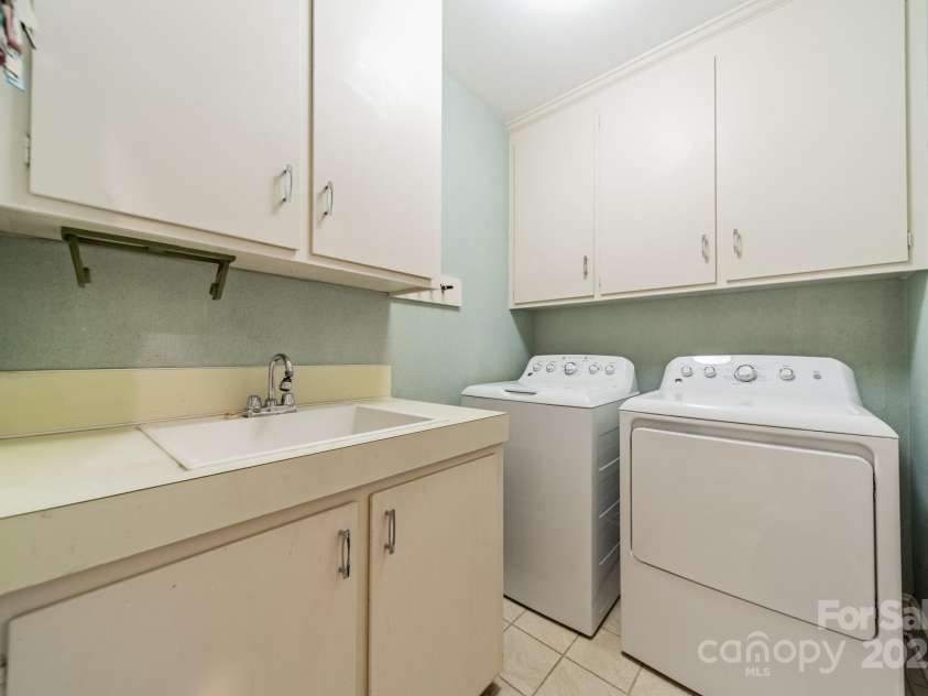 532 Courtney Lane, Matthews, NC 28105.  MLS# CAR4252271, YatesRealty ID 22805. Laundry Room with sink and storage.  Washer and Dryer remain