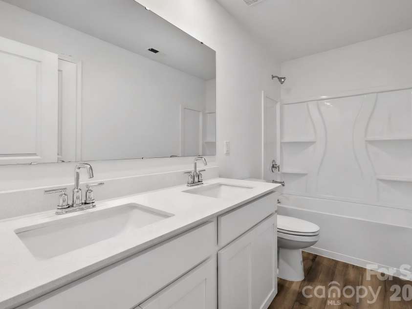 4129 Oxford Glen Drive, Claremont, NC 28610.  MLS# CAR4380530, YatesRealty ID 22806. 