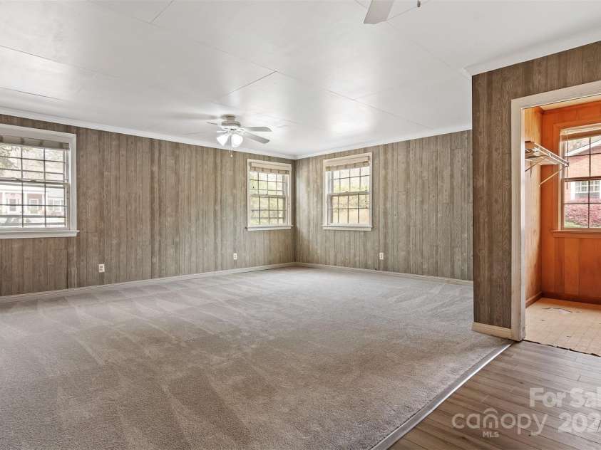 841 12th Avenue, Hickory, NC 28601.  MLS# CAR4264933, YatesRealty ID 22806. 