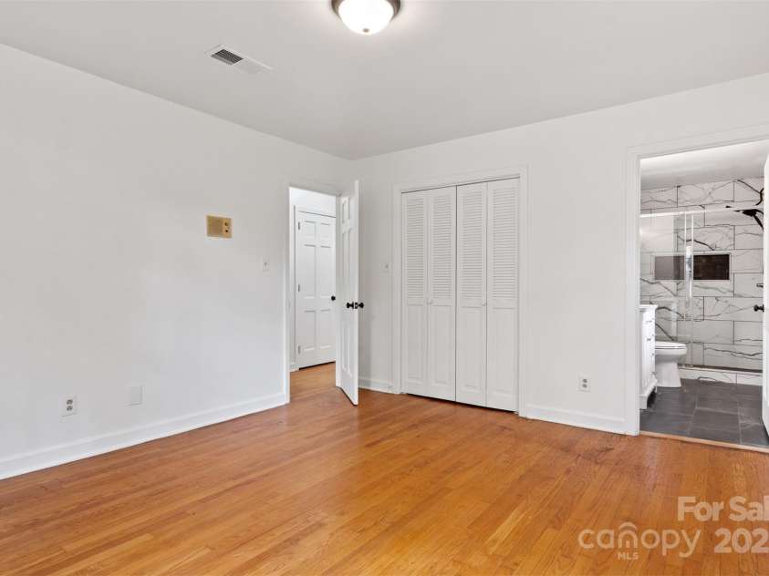 841 12th Avenue, Hickory, NC 28601.  MLS# CAR4264933, YatesRealty ID 22806. 