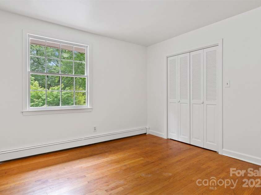 841 12th Avenue, Hickory, NC 28601.  MLS# CAR4264933, YatesRealty ID 22806. 