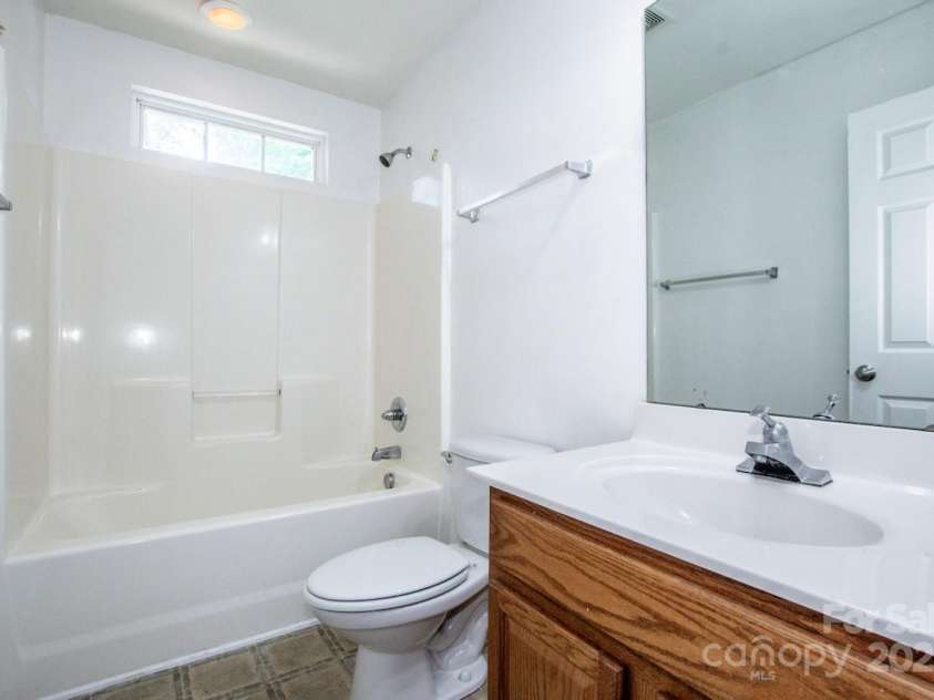 198 Devon Forest Drive, Mooresville, NC 28115.  MLS# CAR4275077, YatesRealty ID 22807. 2nd Floor Full Bath