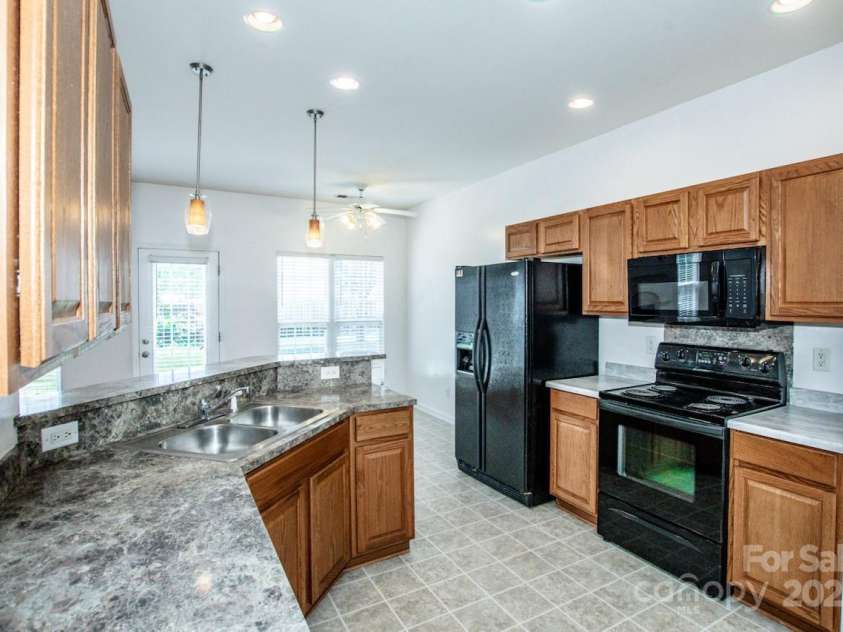 198 Devon Forest Drive, Mooresville, NC 28115.  MLS# CAR4275077, YatesRealty ID 22807. Kitchen