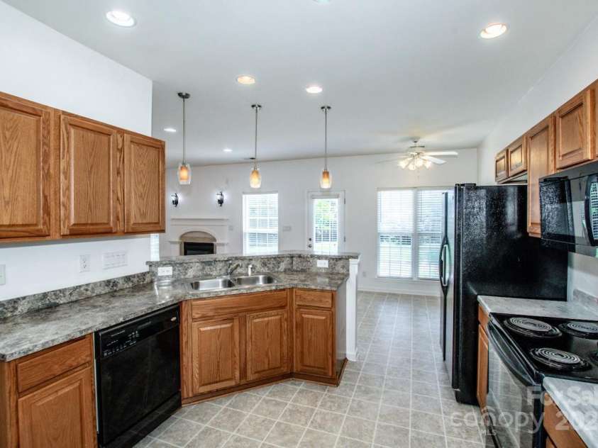 198 Devon Forest Drive, Mooresville, NC 28115.  MLS# CAR4275077, YatesRealty ID 22807. Kitchen
