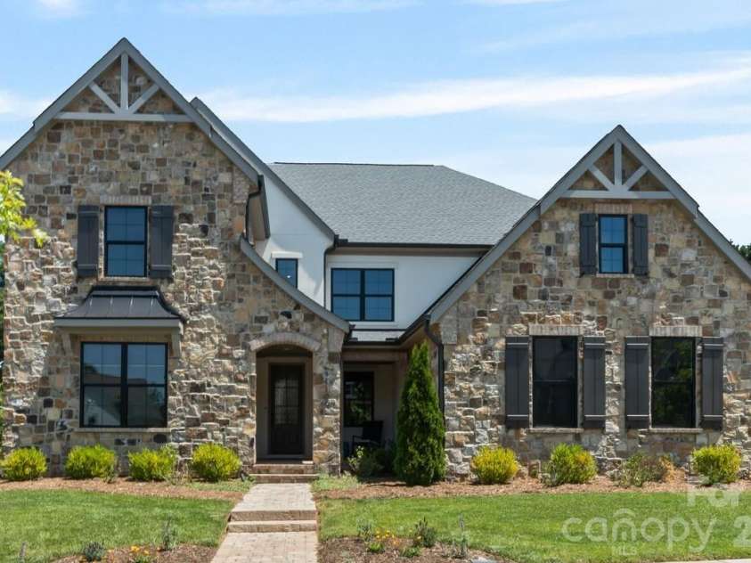14109 Pinoli Pine Circle, Huntersville, NC 28078.  MLS# CAR4375355, YatesRealty ID 22809. 