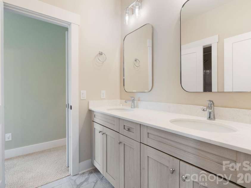 14109 Pinoli Pine Circle, Huntersville, NC 28078.  MLS# CAR4375355, YatesRealty ID 22809. Jack and Jill bathroom
