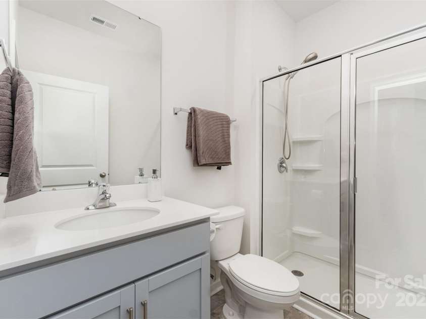 3654 Azalea Ridge Drive, Mount Holly, NC 28102.  MLS# CAR4273314, YatesRealty ID 22809. Full Bathroom